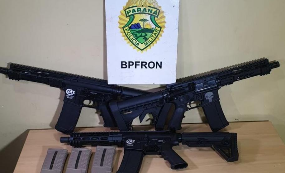 Polícia da Fronteira apreende três fuzis e diversos carregadores em ônibus de viagem, na cidade de Cascavel (PR)