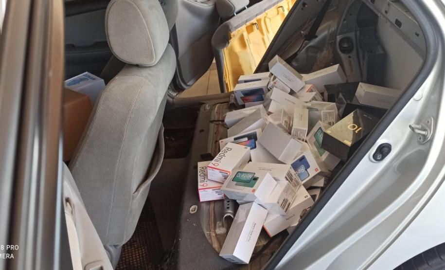 Policiais rodoviários apreendem veículo com dezenas de celulares contrabandeados em Iporã, no Noroeste do estado