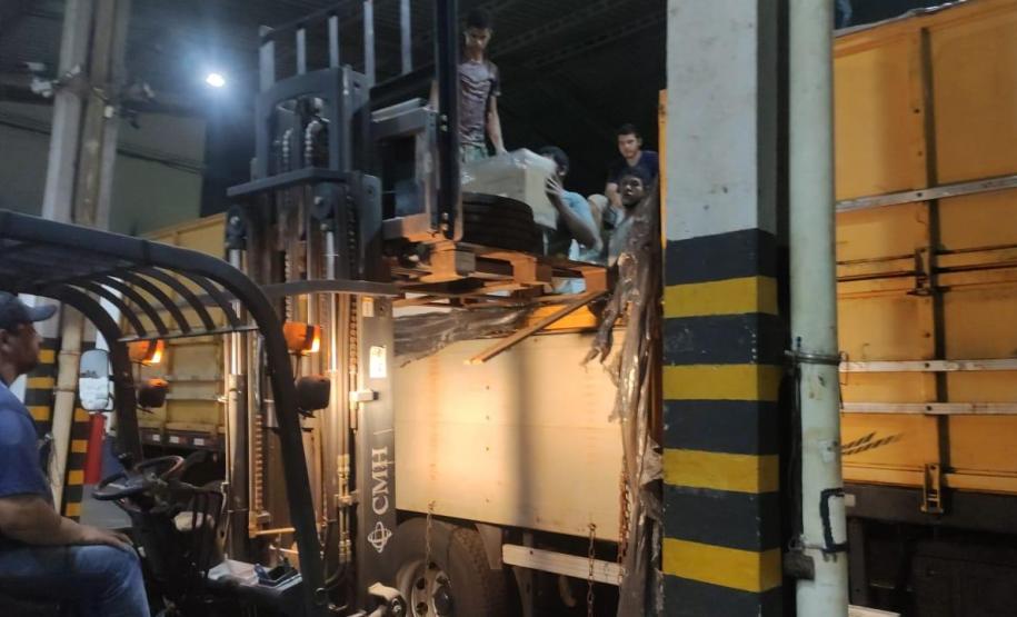 Grande quantidade de contrabando é apreendido pelo BPRv em meio a carga de farinha de trigo no Oeste do estado