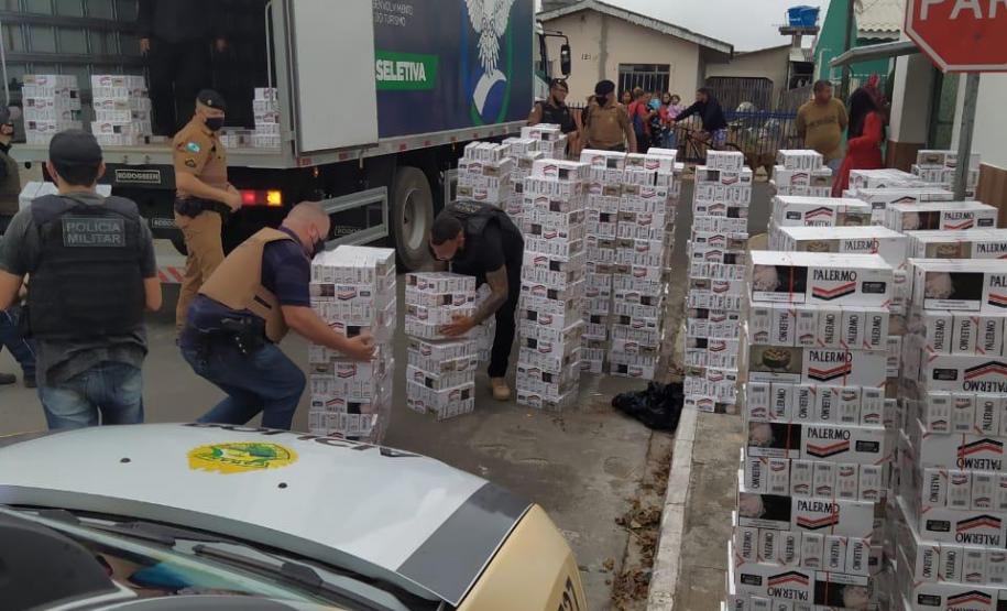 PM cumpre Mandados Judiciais e apreendem mais de 2,5 mil pacotes de cigarros contrabandeados e diversas porções de drogas