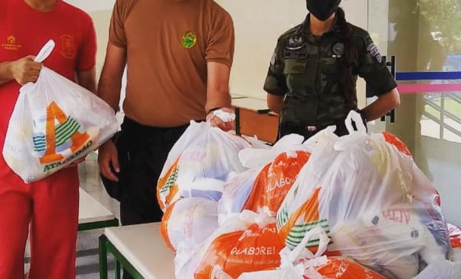 Polícia Ambiental e a sociedade civil organizada de Maringá (PR) doam 100 cestas básicas a famílias e entidades assistenciais