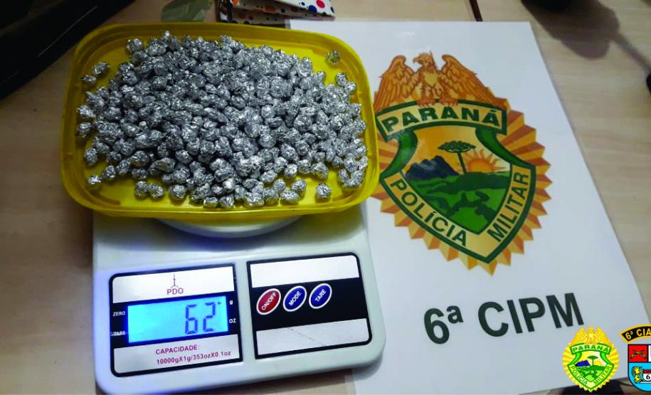 Quatro pessoas são encaminhadas pela PM e mais de 500 porções de crack e maconha são apreendidas em Jardim Alegre, no Norte do estado