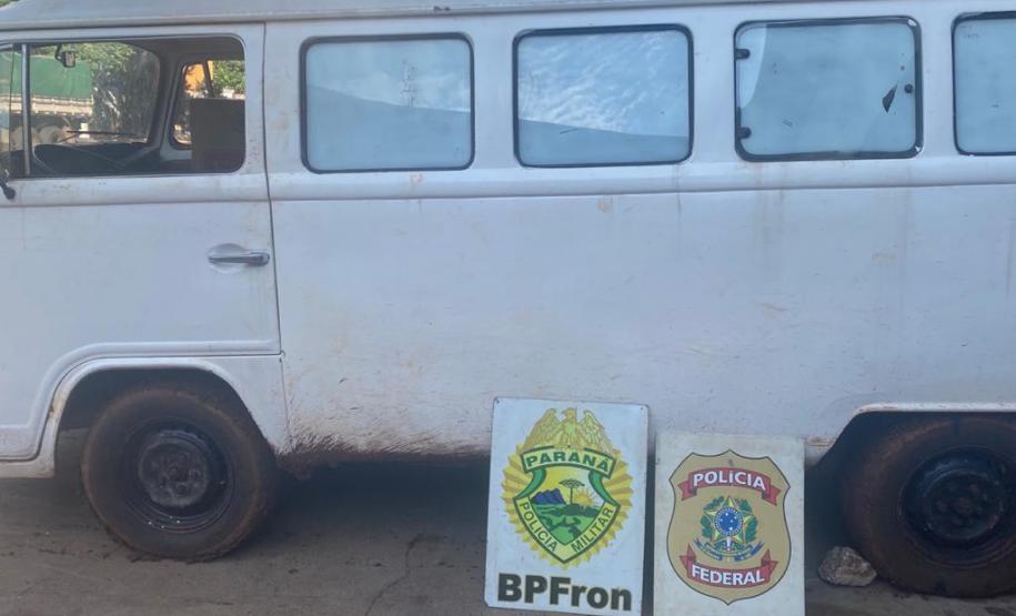 Operação Hórus: Policiais da fronteira e PF apreendem veículo carregado com cigarros contrabandeados, em Itaipulândia (PR)