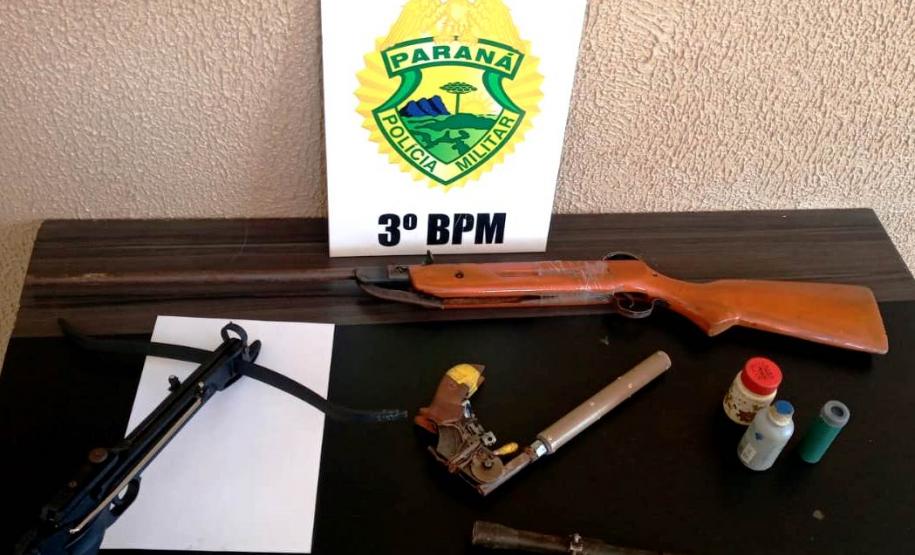 PM encaminha dois homens momentos após furto, recupera pneus de caminhão e apreende arma de fogo, em Palmas (PR)