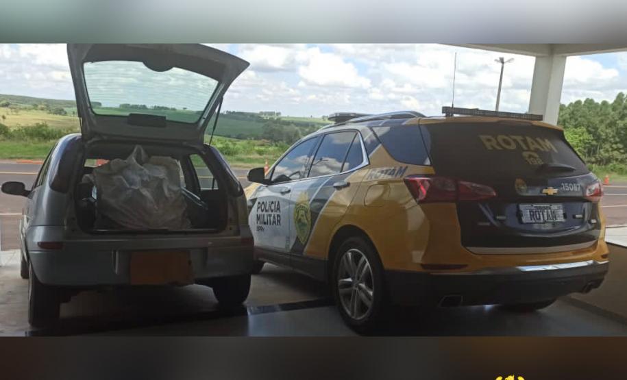Veículo carregado com cigarros e aparelhos eletrônicos contrabandeados é apreendido pela PM em Francisco Alves, no Noroeste do Paraná