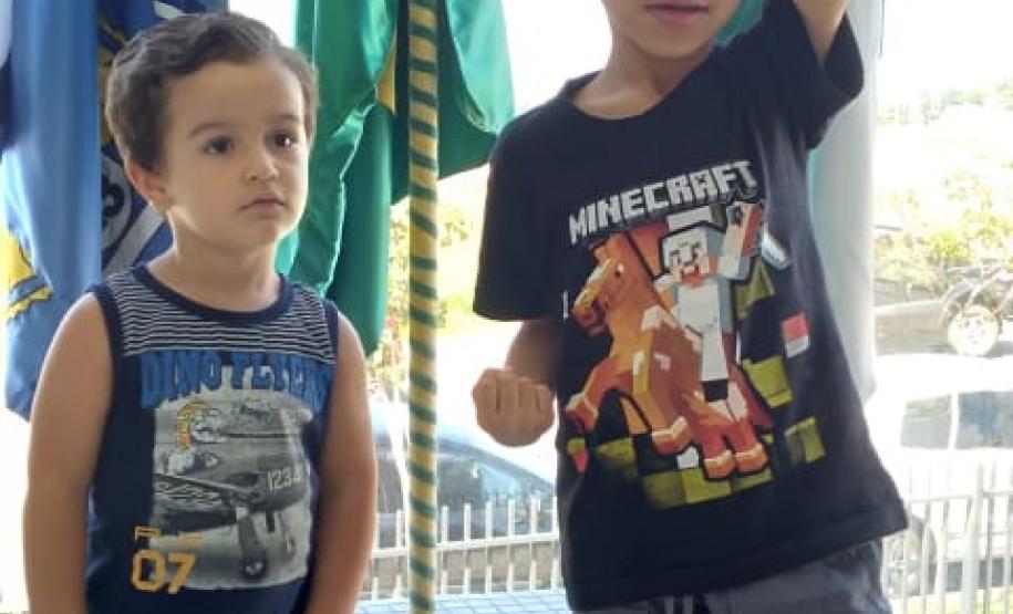 23º Batalhão da PM presta homenagem a tenente que faleceu em serviço e recebe sua família em Curitiba