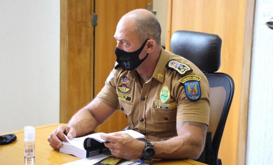 Oficiais da PM do Paraná lançam livro sobre doutrina e prática de Negociação em Crises