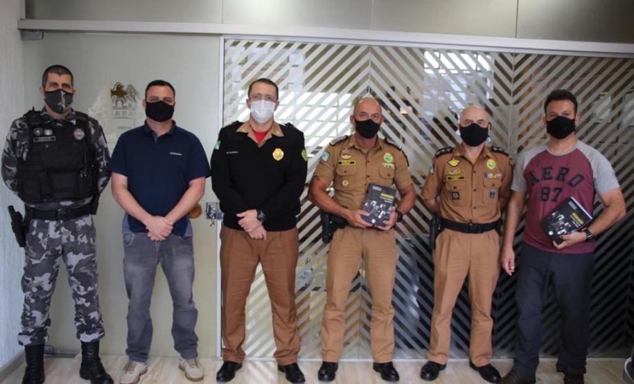 Oficiais da PM do Paraná lançam livro sobre doutrina e prática de Negociação em Crises