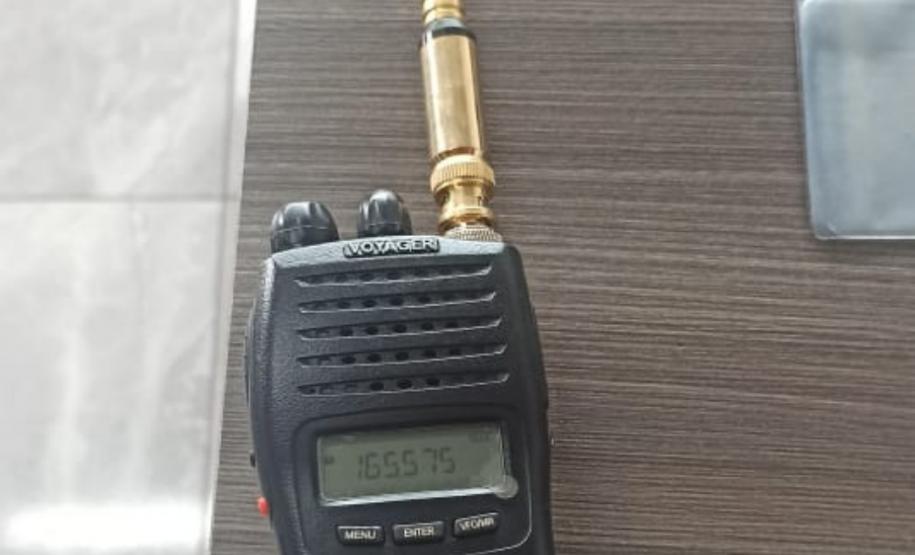 BPRv apreende carro carregado com 23 mil maços de cigarros contrabandeados em ação conjunta com a Receita Federal