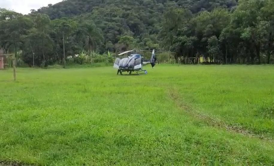 Apoio aéreo do BPMOA garante vacinação para moradores de Barra do Ararapira e Itaqui, no Litoral do estado