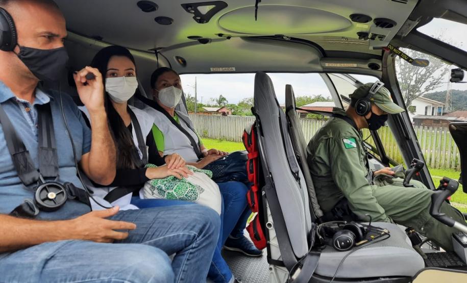 Apoio aéreo do BPMOA garante vacinação para moradores de Barra do Ararapira e Itaqui, no Litoral do estado