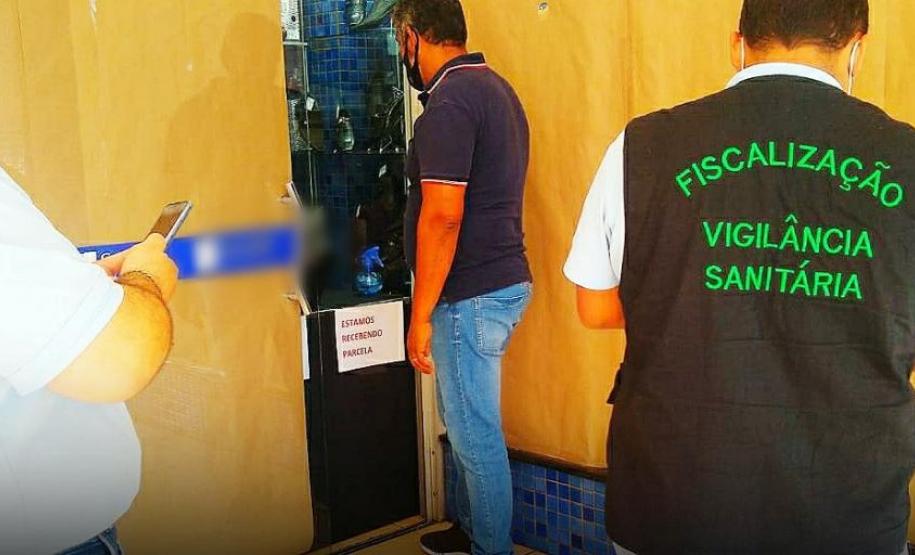 Policiais militares fazem fiscalização em apoio a prefeitura de Cianorte