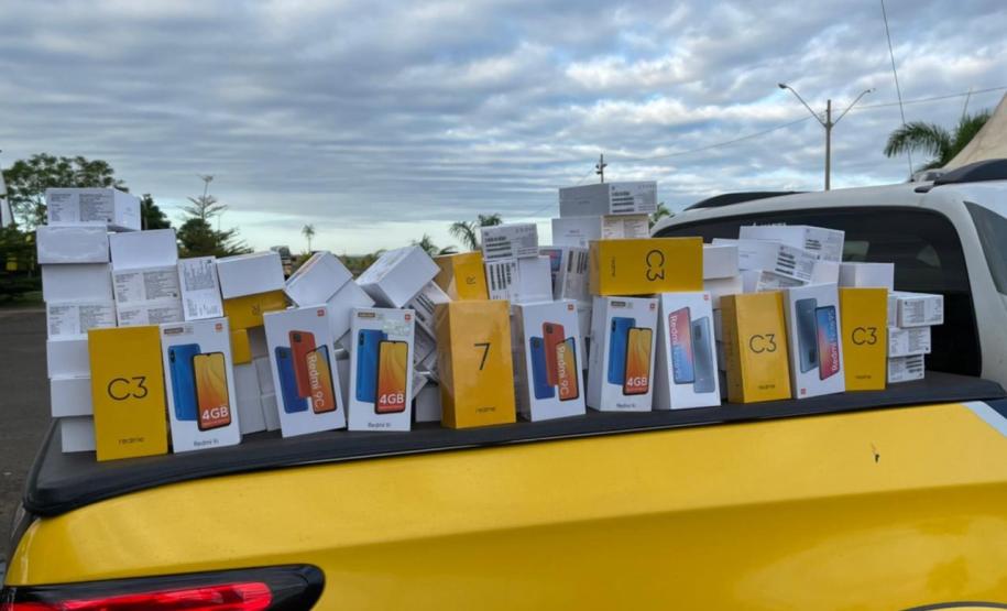 Carro com 86 celulares contrabandeados do Paraguai é apreendido pelo BPRv em Floresta (PR)