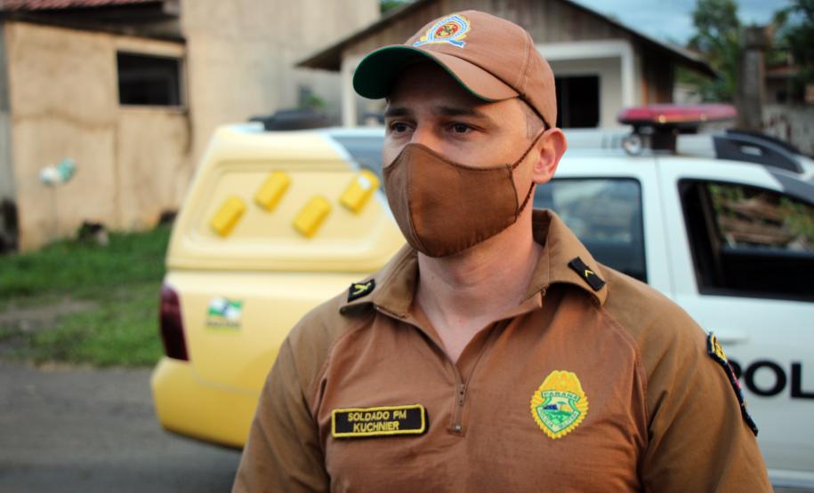 Menino admirador da PM recebe visita de policiais e ganha fardinha de presente de aniversário em Morretes (PR)