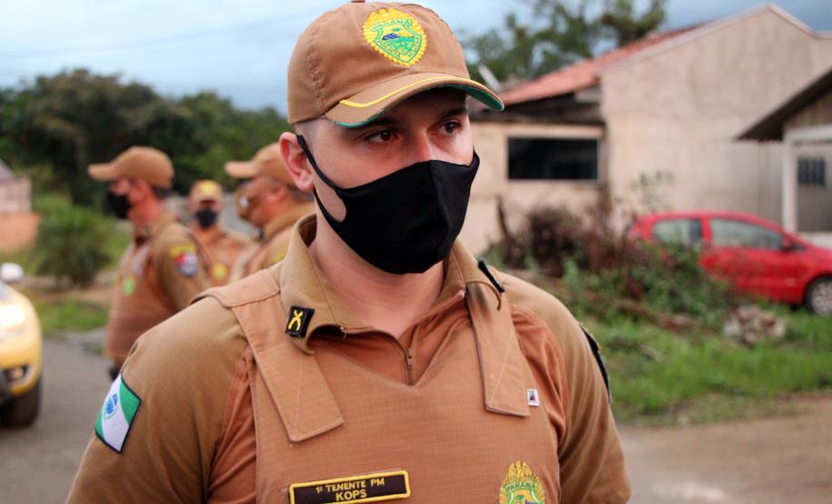 Menino admirador da PM recebe visita de policiais e ganha fardinha de presente de aniversário em Morretes (PR)