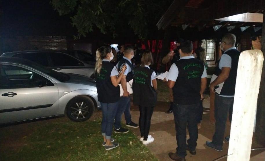 PM e agentes da prefeitura de Cianorte (PR) abordam 64 pessoas em estabelecimentos comerciais durante fiscalização das medidas sanitárias