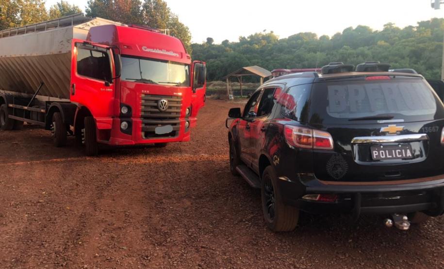 Em ações distintas, policiais militares e federais apreendem grandes quantidades de cigarros contrabandeados, no Oeste do Paraná