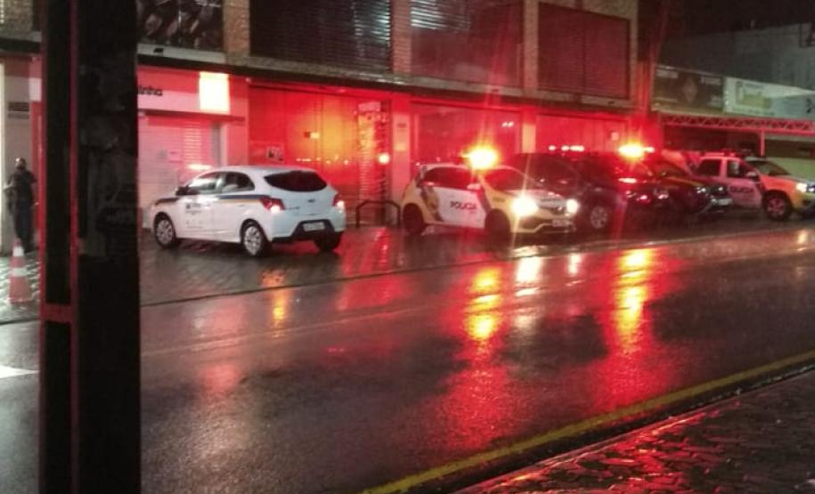 AIFU fiscaliza 22 estabelecimentos comerciais e aborda 50 pessoas em Fazenda Rio Grande, na RMC