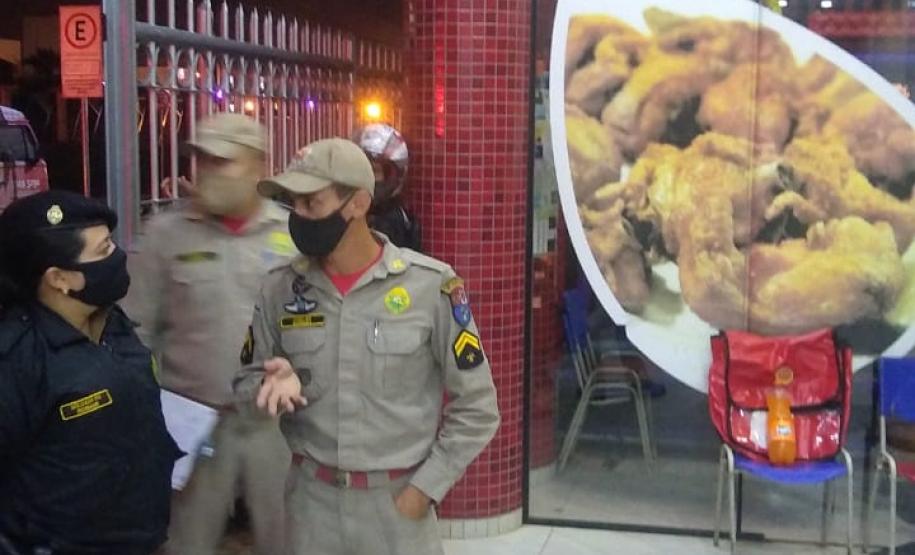 AIFU fiscaliza 22 estabelecimentos comerciais e aborda 50 pessoas em Fazenda Rio Grande, na RMC