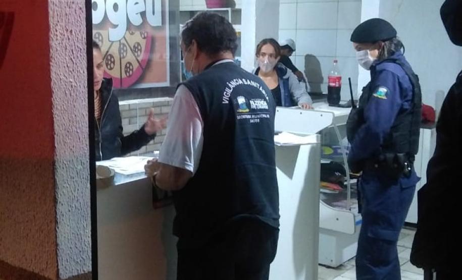 AIFU fiscaliza 22 estabelecimentos comerciais e aborda 50 pessoas em Fazenda Rio Grande, na RMC