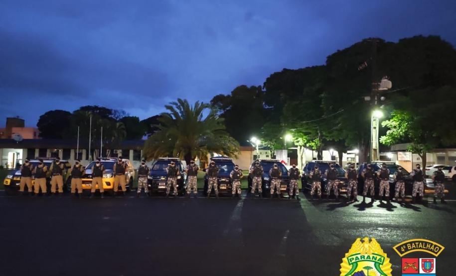 Ação integrada entre a PMPR e a PCPR em Mandaguaçu (PR) cumpre seis mandados judiciais com apreensão de drogas e dinheiro