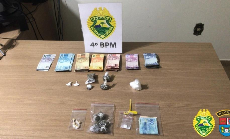 Ação integrada entre a PMPR e a PCPR em Mandaguaçu (PR) cumpre seis mandados judiciais com apreensão de drogas e dinheiro