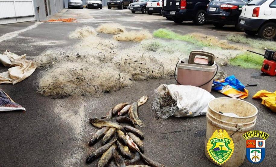 No Noroeste do estado, PM apreende quase 30 metros de rede e quase 500 quilos de peixes durante fiscalização da Piracema