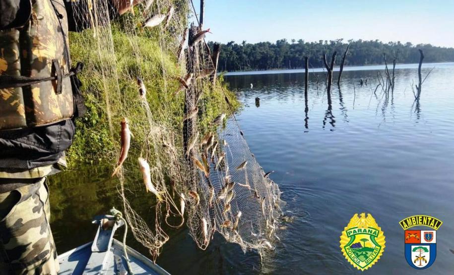 No Noroeste do estado, PM apreende quase 30 metros de rede e quase 500 quilos de peixes durante fiscalização da Piracema