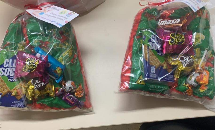 Batalhão da PM doa 270 kits com doces e chocolates para entidades que atendem crianças carentes da CIC, em Curitiba