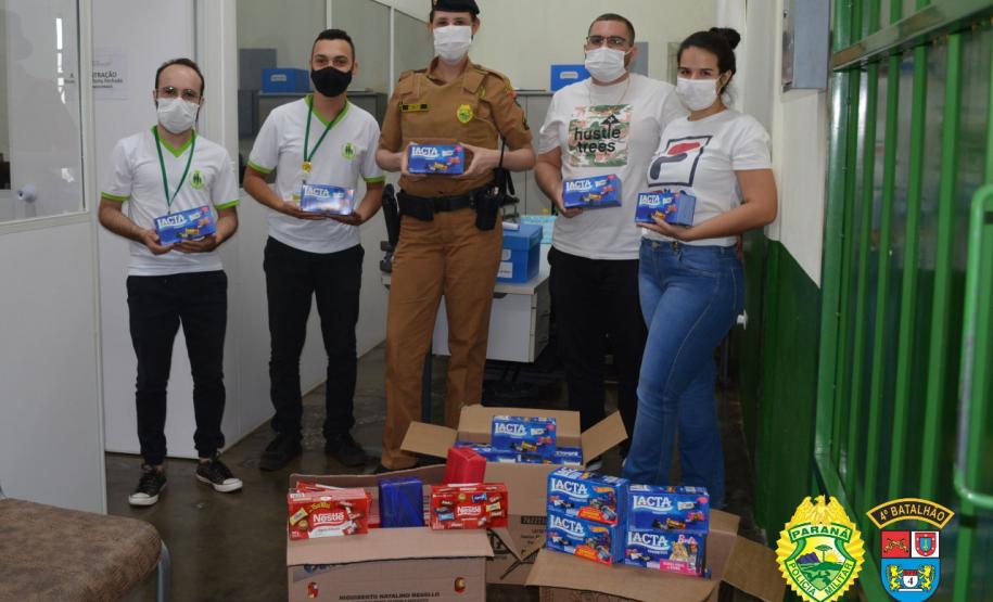 Cerca de 450 caixas de chocolates são arrecadados pela PM em Maringá e Sarandi para ação de Páscoa