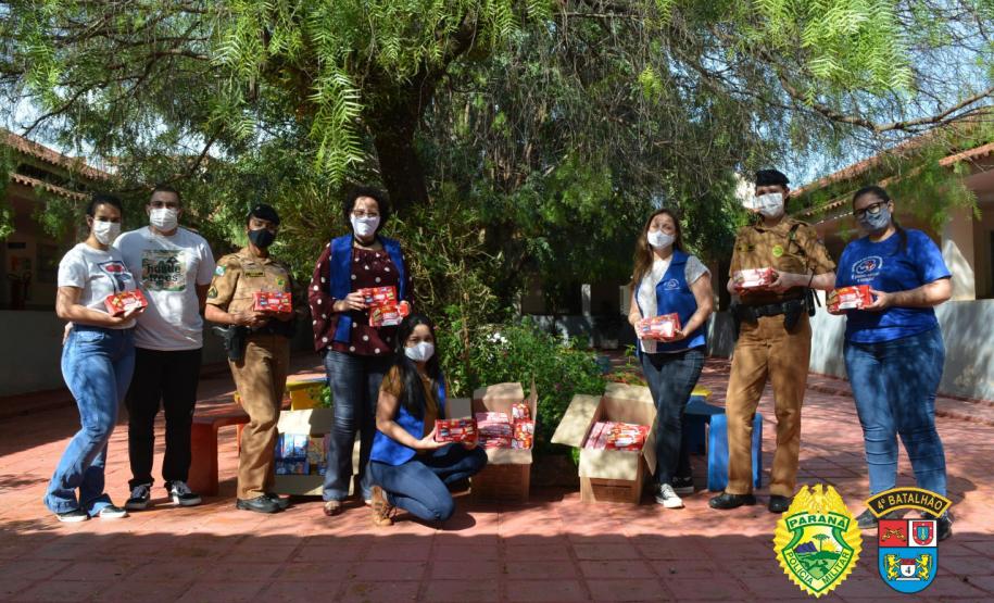 Cerca de 450 caixas de chocolates são arrecadados pela PM em Maringá e Sarandi para ação de Páscoa