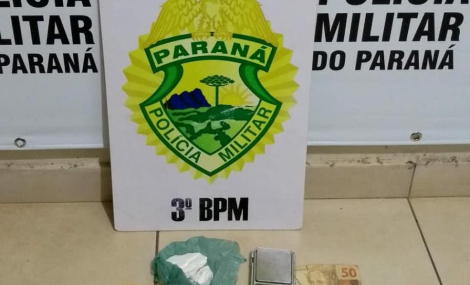 No Sudoeste do estado, PM encaminha cinco pessoas e apreende duas armas de fogo, 130 gramas de maconha e 80 pedras de crack