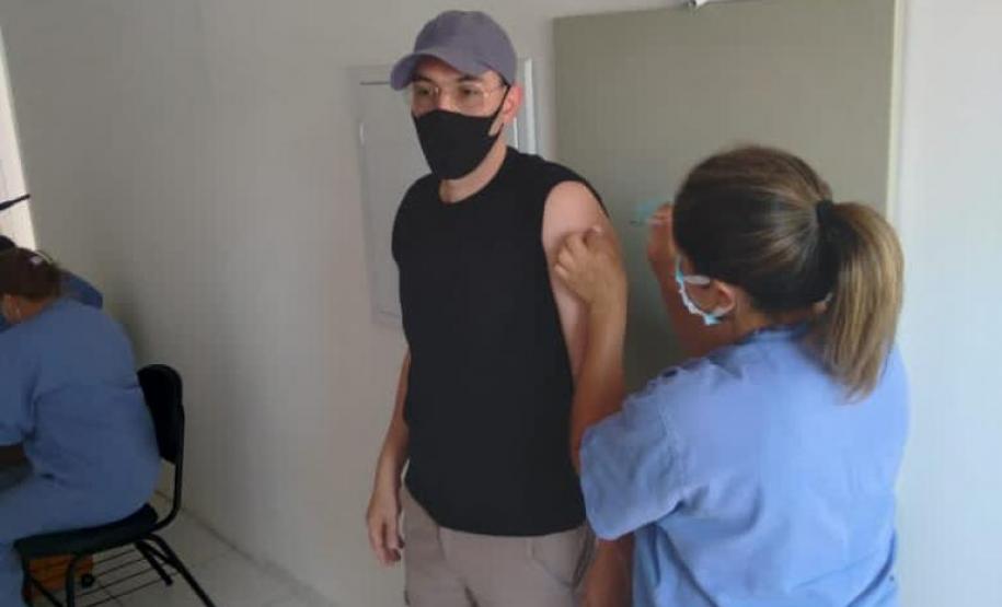 Policiais e bombeiros militares começam a ser vacinados contra a Covid-19 em todo o estado