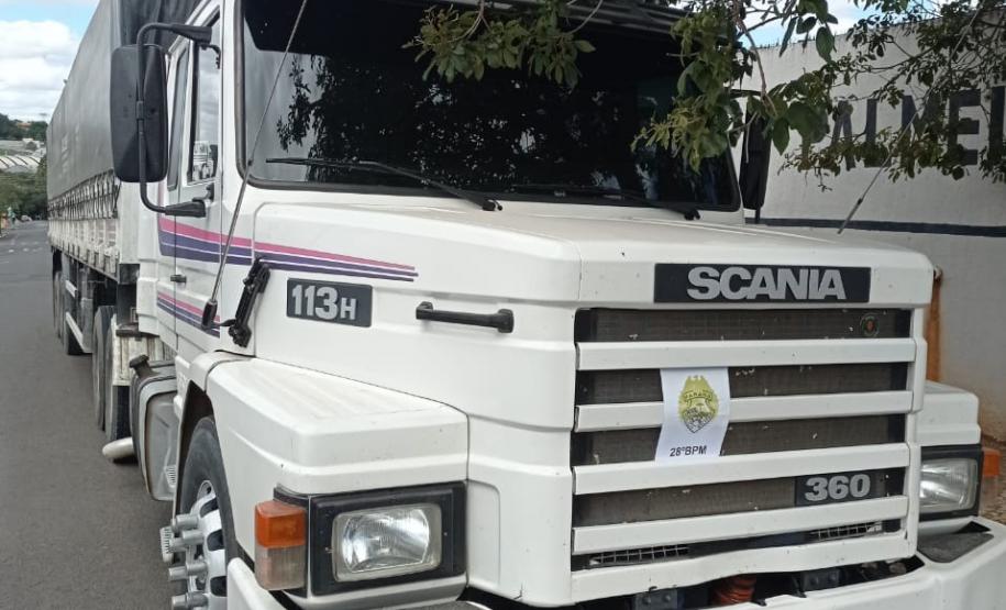 Em Palmeira (PR), PM recupera duas carretas carregadas com soja e prende autor de roubo a lanchonete em situações distintas