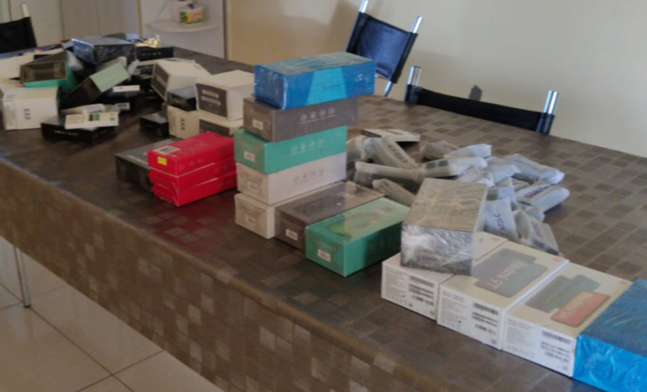 Policiais rodoviários apreendem veículo carregado com eletrônicos contrabandeados em Rolândia, no Norte do estado