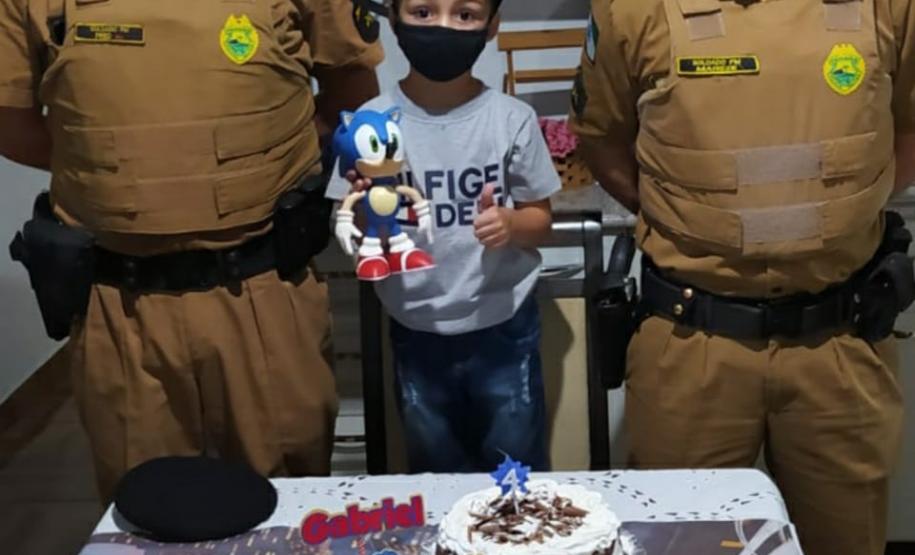 PM realiza sonho de pequeno fã da Corporação e participa de seu aniversário em Apucarana, no Norte do Paraná