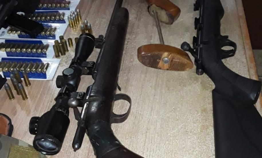 Denúncia ao 181 auxilia policiais militares a apreenderem quatro armas de fogo em Assaí (PR)