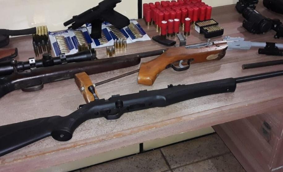 Denúncia ao 181 auxilia policiais militares a apreenderem quatro armas de fogo em Assaí (PR)