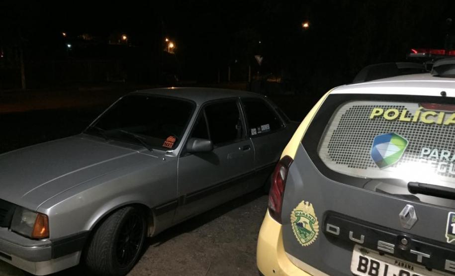 Dois suspeitos de roubo a uma joalheria são encaminhados pela PM em Guaraniaçu, no Oeste do Paraná