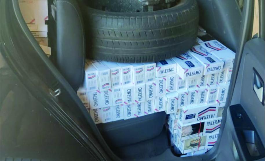 No Noroeste do estado, PM prende dois homens e apreende 13 caixas de cigarros contrabandeados