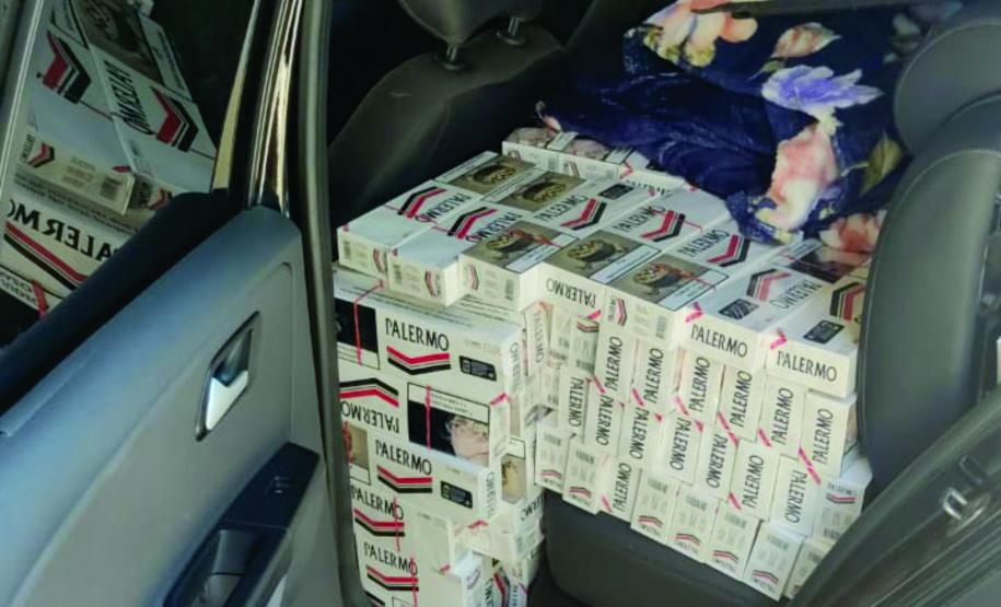No Noroeste do estado, PM prende dois homens e apreende 13 caixas de cigarros contrabandeados