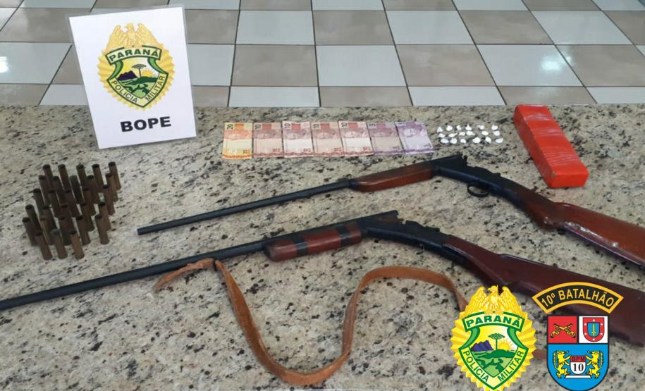 No Norte do estado, PM prende quatro homens e apreende armas de fogo e drogas em situações distintas