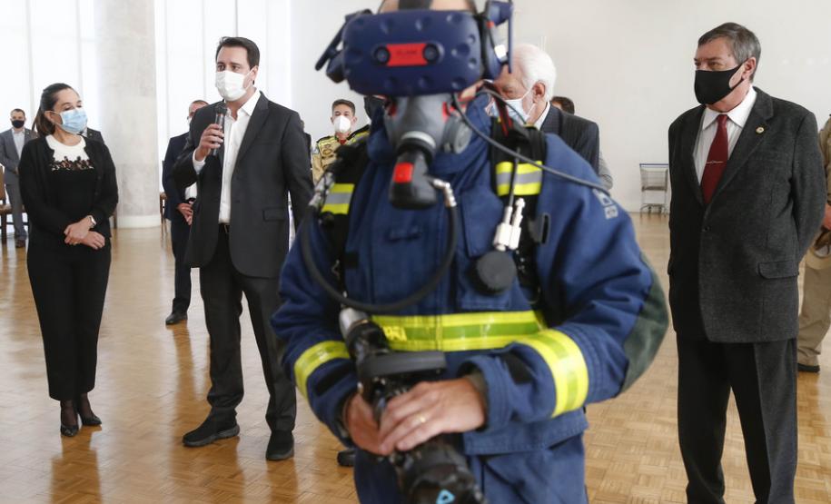 ​Corpo de Bombeiros do Paraná recebe simulador para treinamentos virtuais