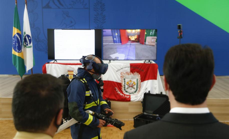 ​Corpo de Bombeiros do Paraná recebe simulador para treinamentos virtuais
