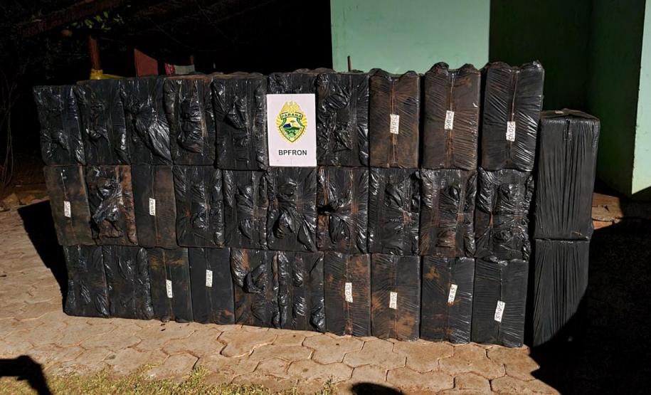 BPFron prende dois homens e apreende 3,5 mil pacotes de cigarros e um carro no Oeste do estado