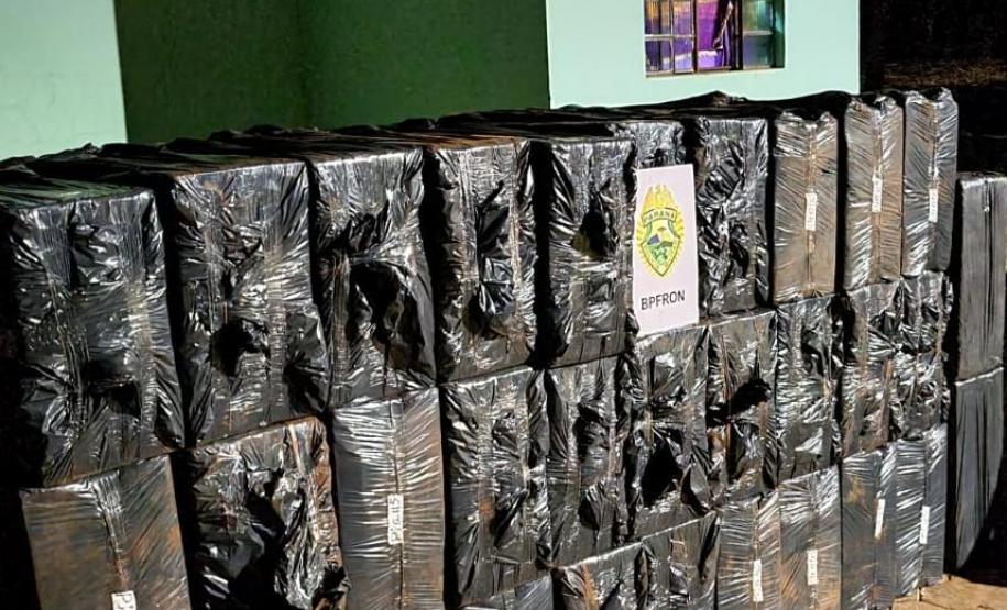 BPFron prende dois homens e apreende 3,5 mil pacotes de cigarros e um carro no Oeste do estado