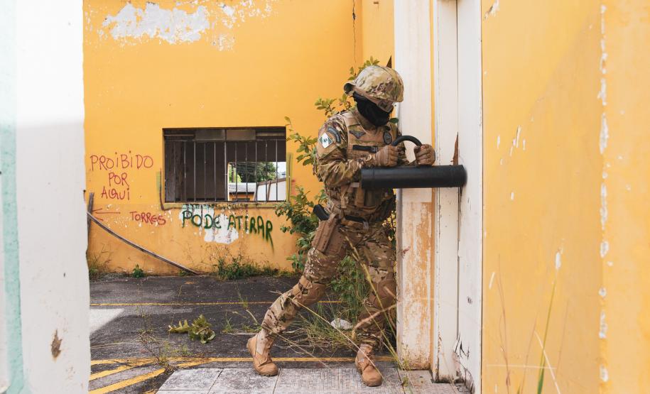 Policiais do COE participam do II Curso de Arrombamento Tático em Curitiba