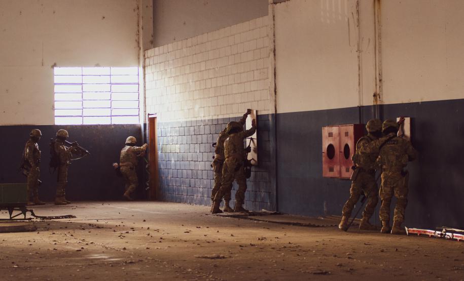 Policiais do COE participam do II Curso de Arrombamento Tático em Curitiba