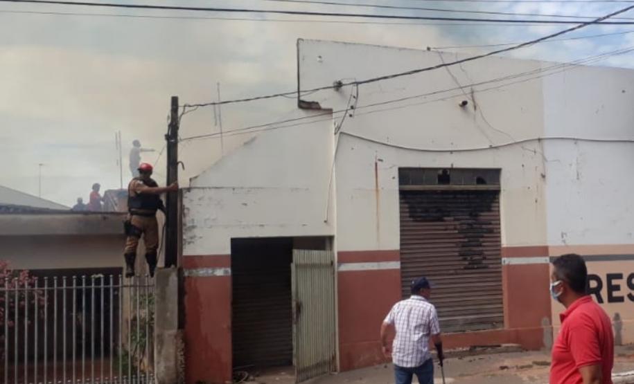 PM do BPRv salva quatro pessoas de incêndio em um restaurante no Noroeste do estado
