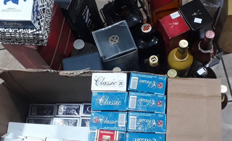 Ação Integrada de Fiscalização Urbana fecha seis estabelecimentos comerciais e apreende máquinas caça-níquel e caixas de cigarros em Curitiba